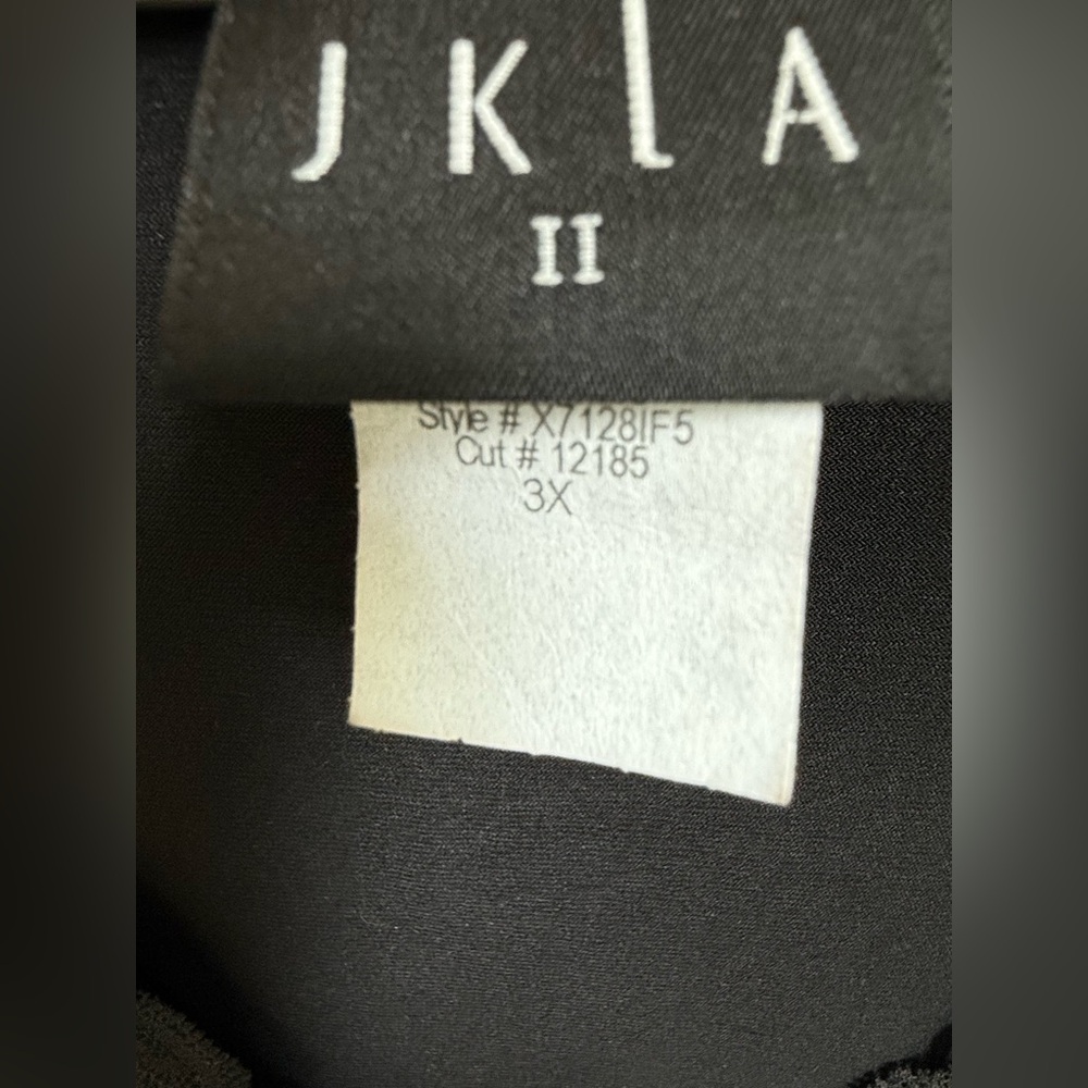 JKLA II Plus Sleeveless Black Floral Top - Picture 3 of 6